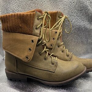 Nature Breeze Lace-Up Combat Boots in Tan for Women
